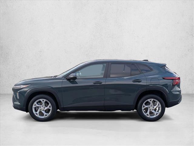 Used 2025 Chevrolet Trax LS w/ LS Convenience Package FWD image 8