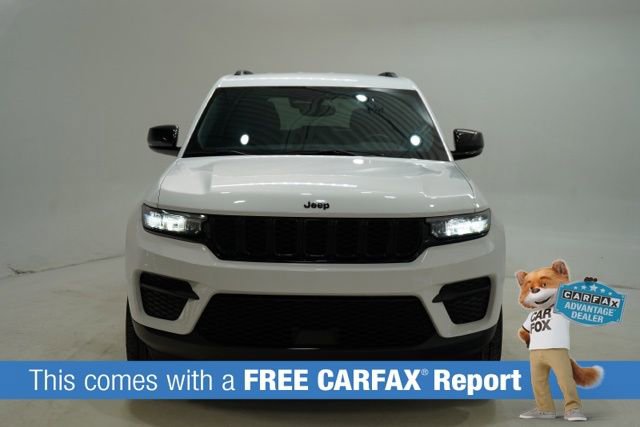 Used 2022 Jeep Grand Cherokee Altitude image 2