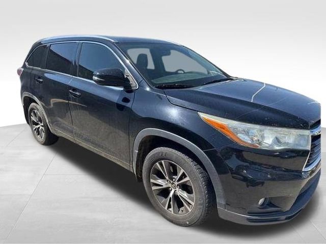 Used 2016 Toyota Highlander XLE image 3
