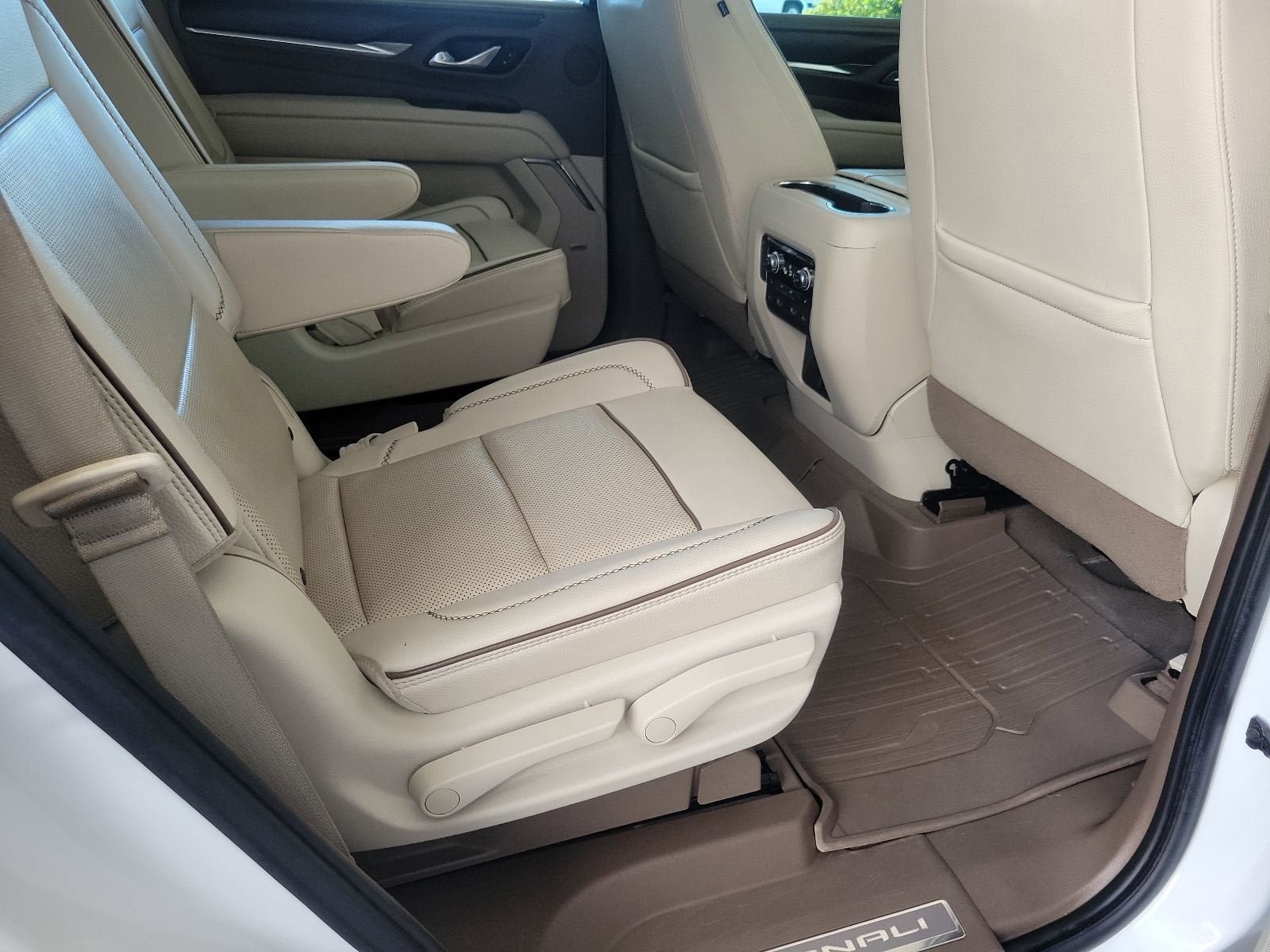 Certified 2021 GMC Yukon Denali w/ Denali Premium Package RWD image 15
