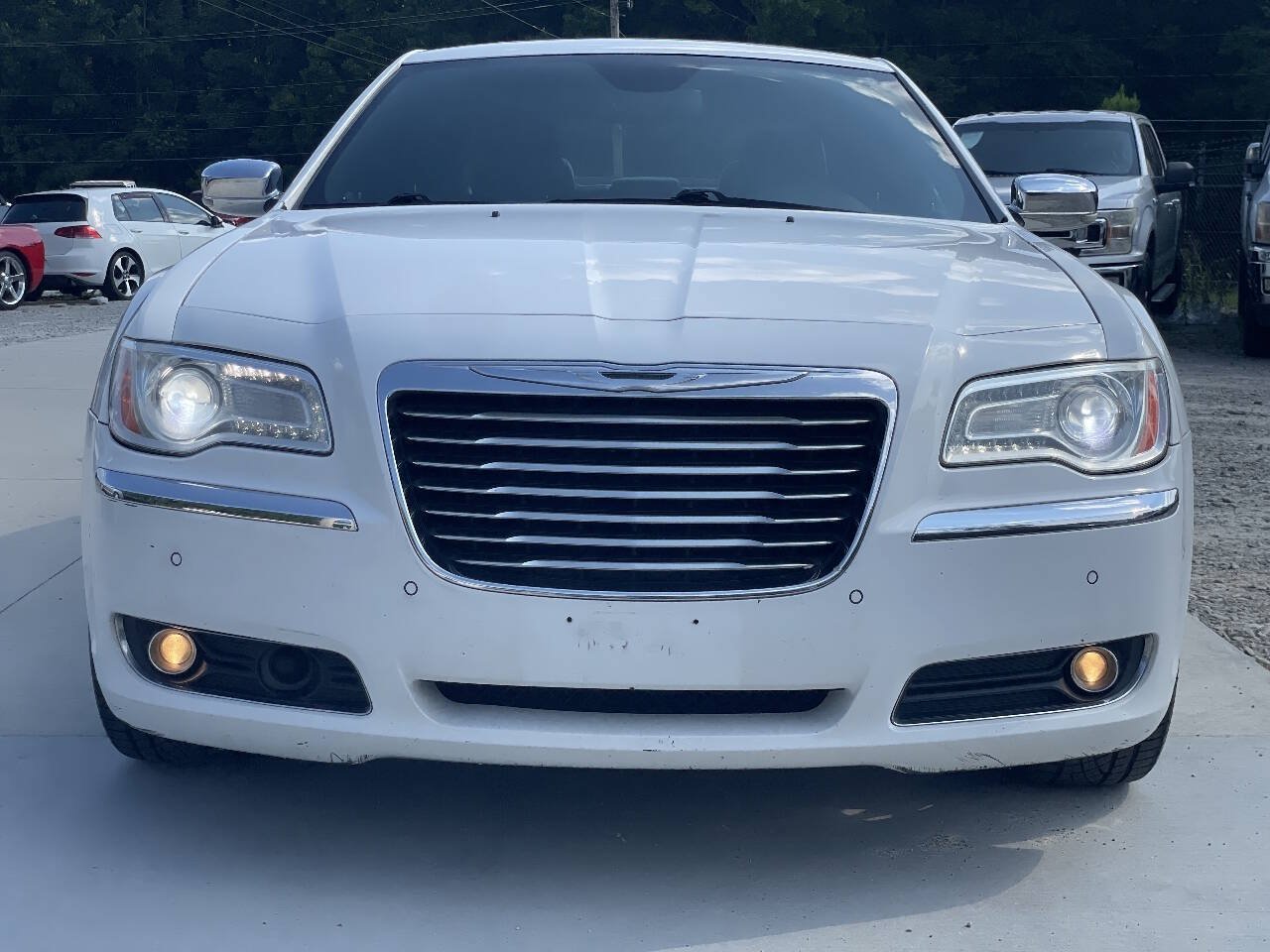 Used 2011 Chrysler 300 Limited RWD image 2