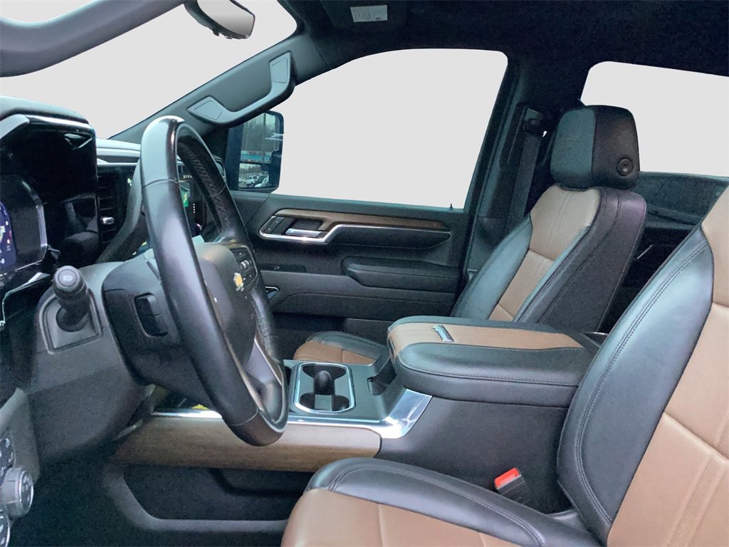 Used 2024 Chevrolet Silverado 3500 High Country w/ Technology Package image 9