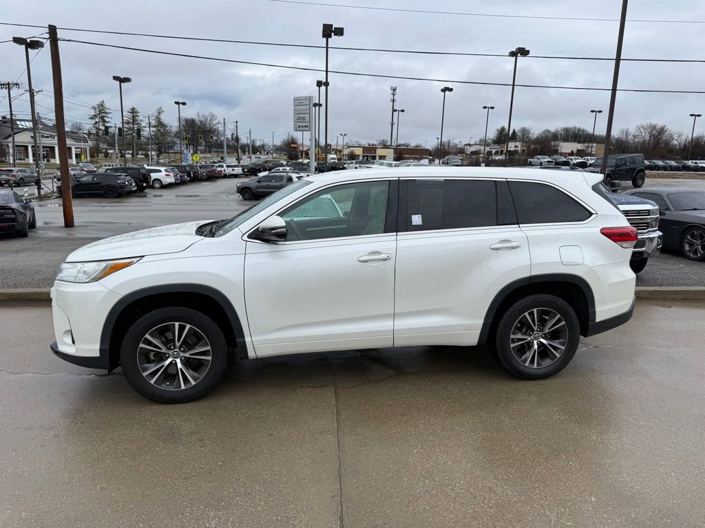 Used 2017 Toyota Highlander LE FWD image 9