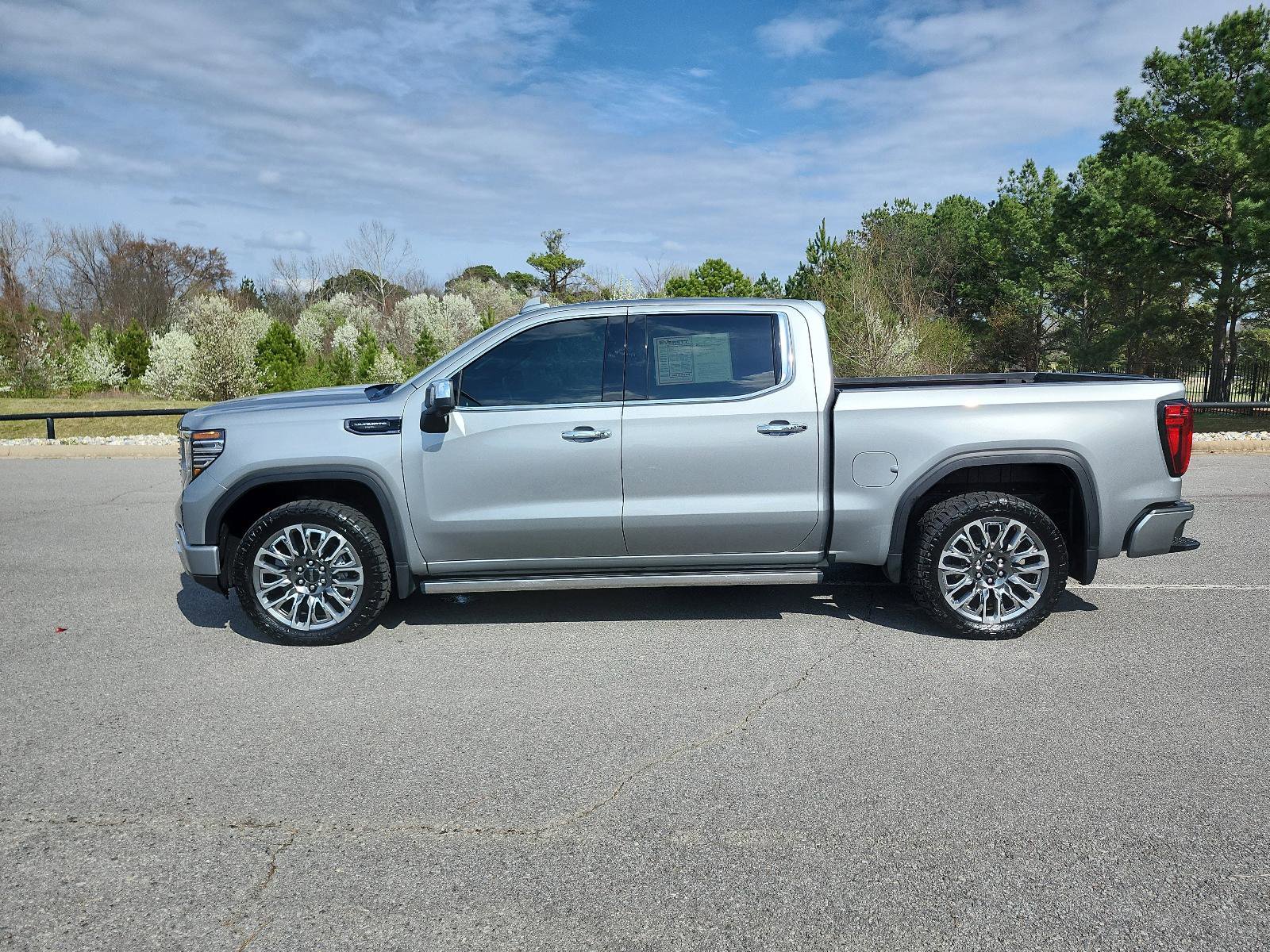 Used 2024 GMC Sierra 1500 Denali Ultimate image 2