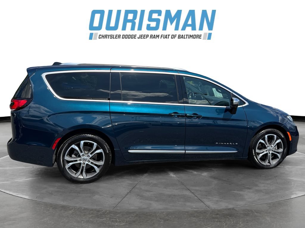 Used 2025 Chrysler Pacifica Pinnacle w/ Trailer Tow Group FWD image 7