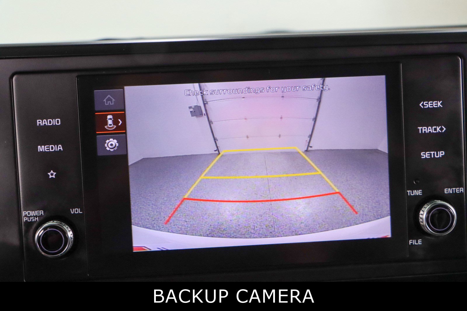 Used 2023 Kia Carnival LX FWD image 18