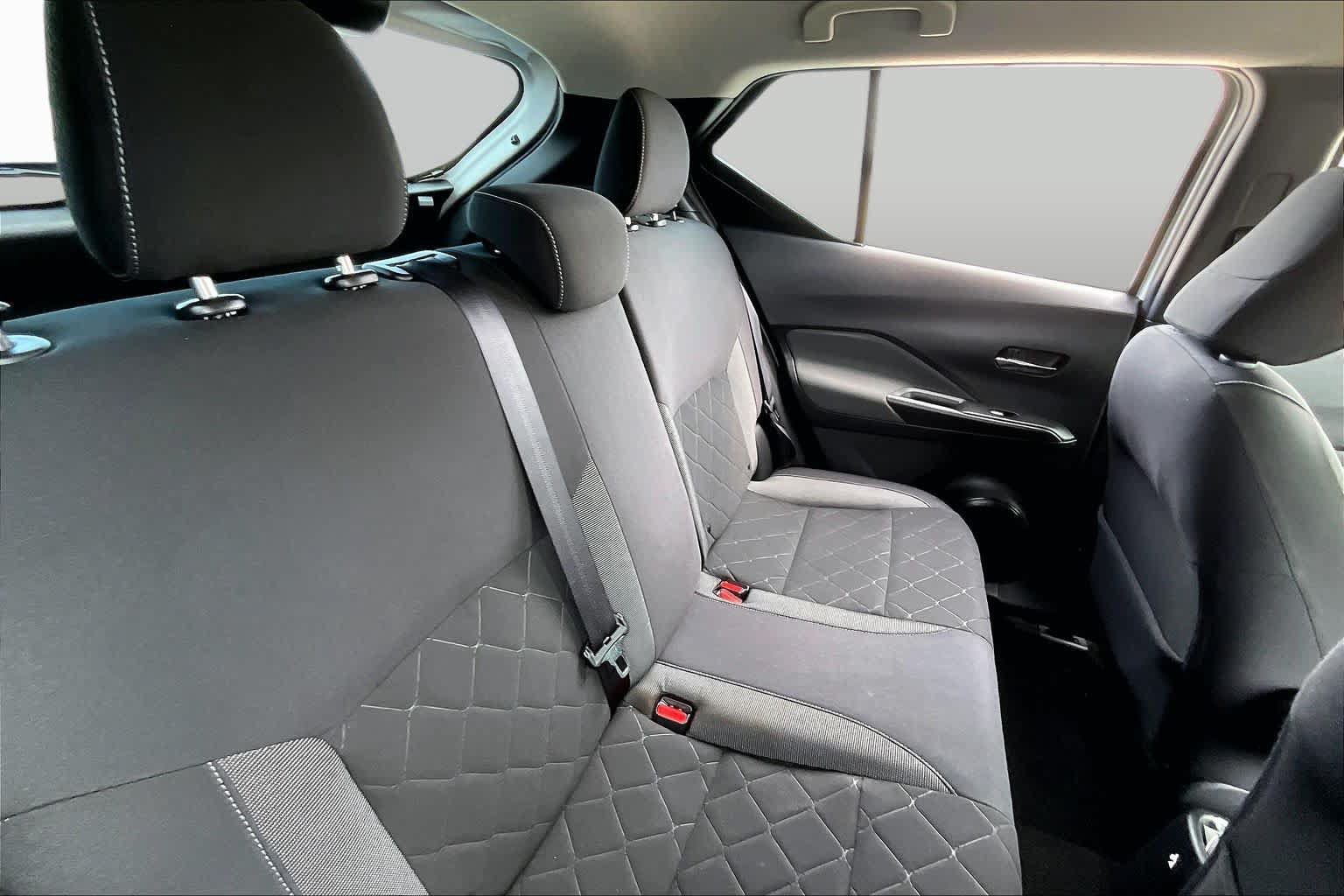 Used 2019 Nissan Kicks SV FWD image 18