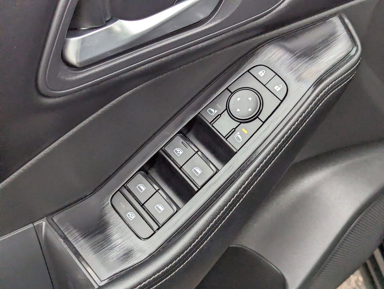 Certified 2025 Nissan Rogue SV FWD image 31