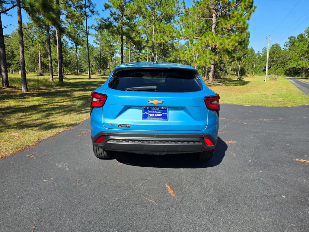 Used 2026 Chevrolet Trax LS w/ LS Convenience Package FWD image 4