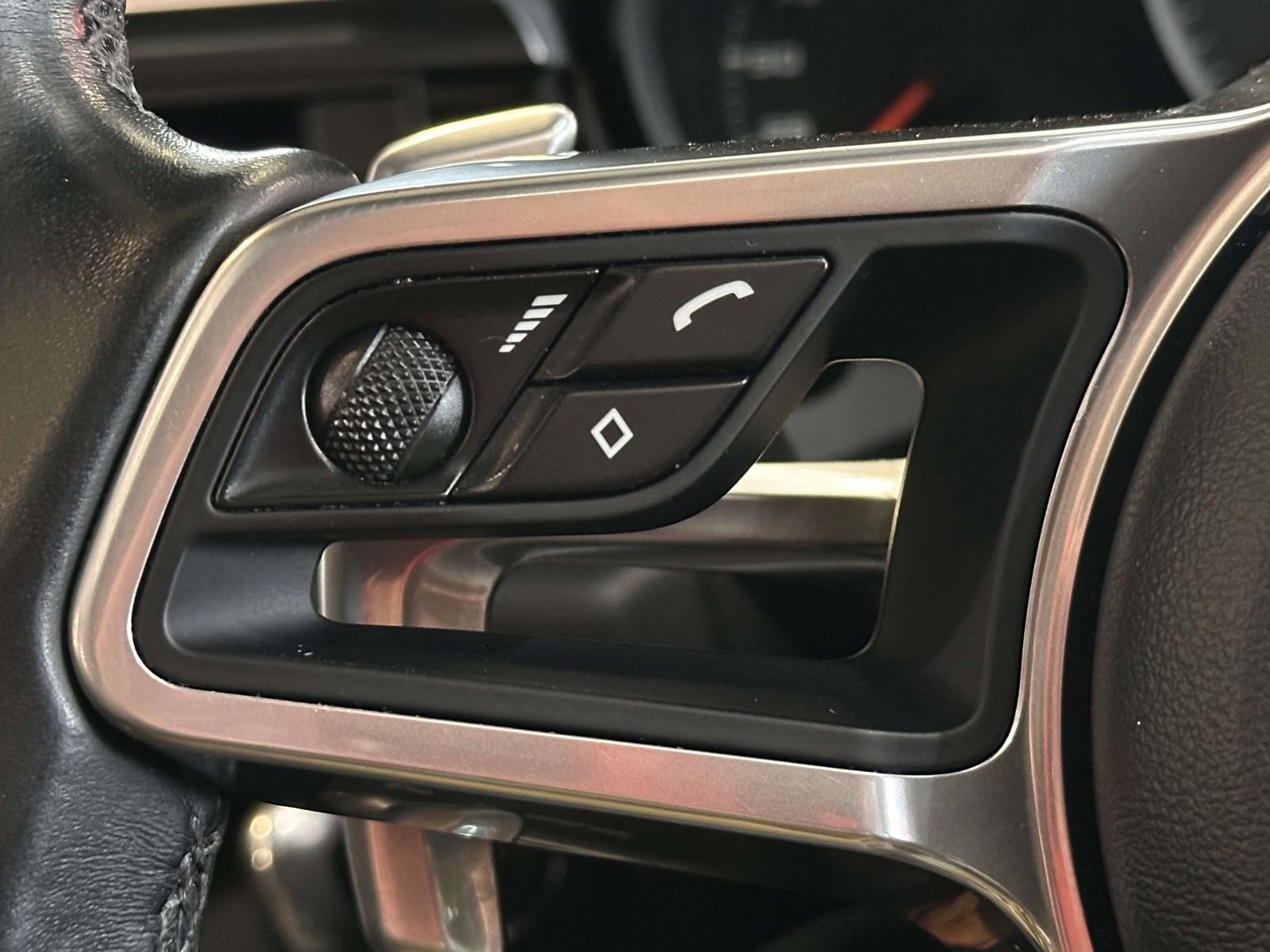 Used 2020 Porsche Macan image 22