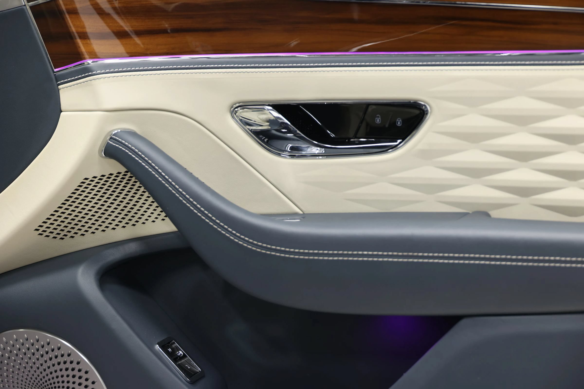 Used 2020 Bentley Flying Spur W12 w/ First Edition Specification AWD/4WD image 95