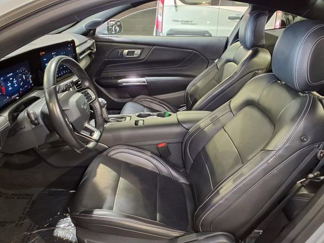 Used 2025 Ford Mustang Premium RWD image 18
