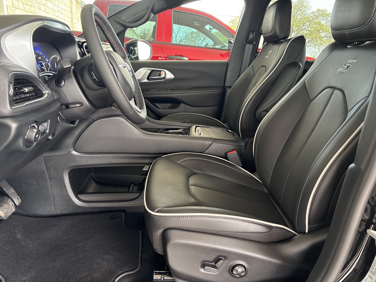 New 2026 Chrysler Pacifica Limited w/ S Appearance Package FWD image 15