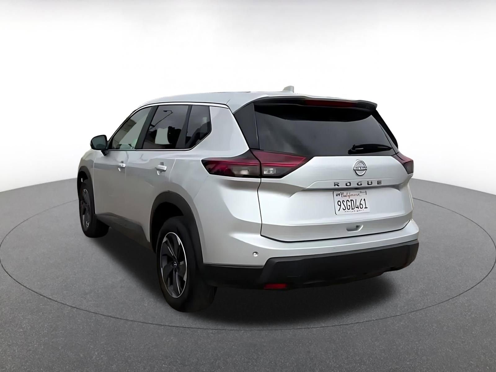 Used 2025 Nissan Rogue SV FWD image 12