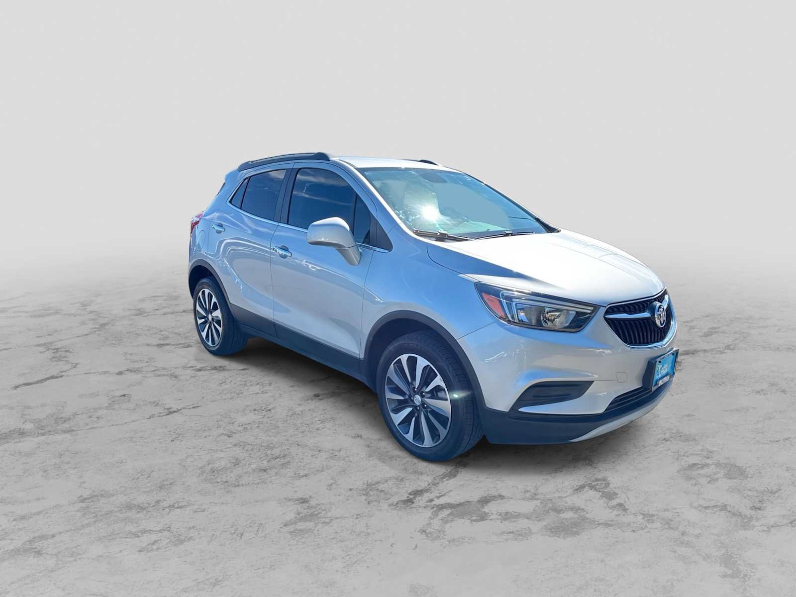 Used 2021 Buick Encore Preferred AWD/4WD image 2
