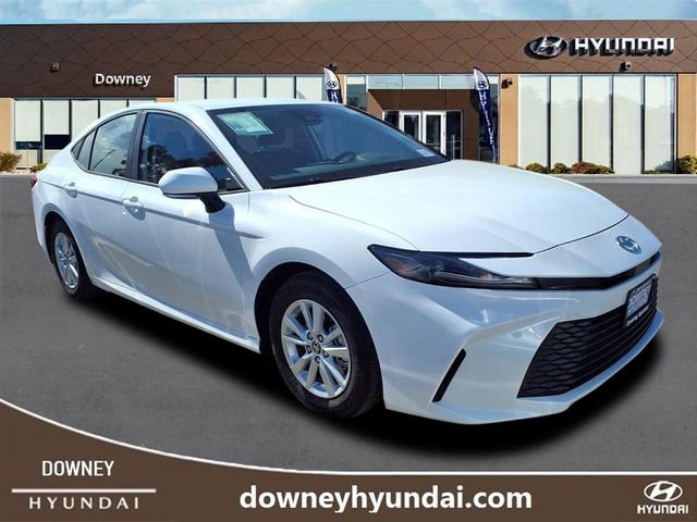 Used 2025 Toyota Camry LE video 2