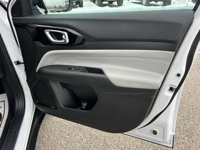 Used 2025 Jeep Compass Limited image 30