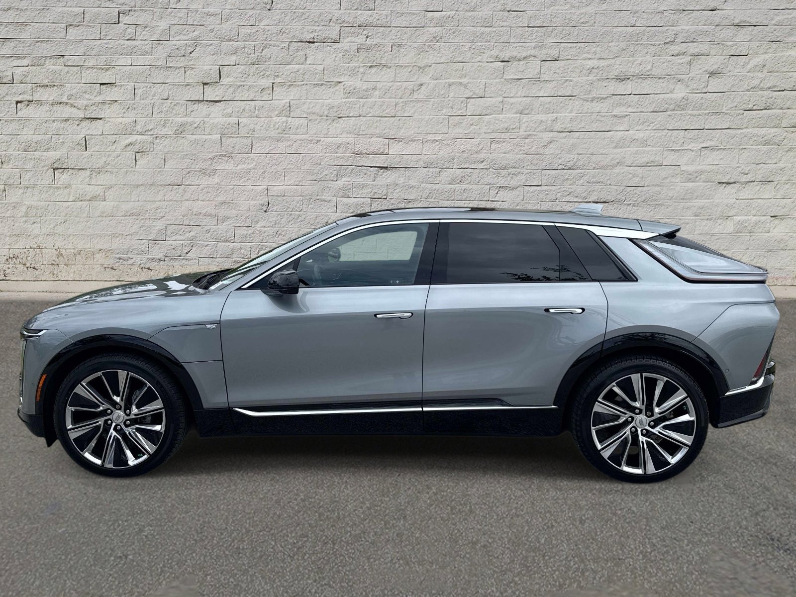 Certified 2025 Cadillac Lyriq Luxury w/ LPO, Floor Liner Package AWD/4WD image 2