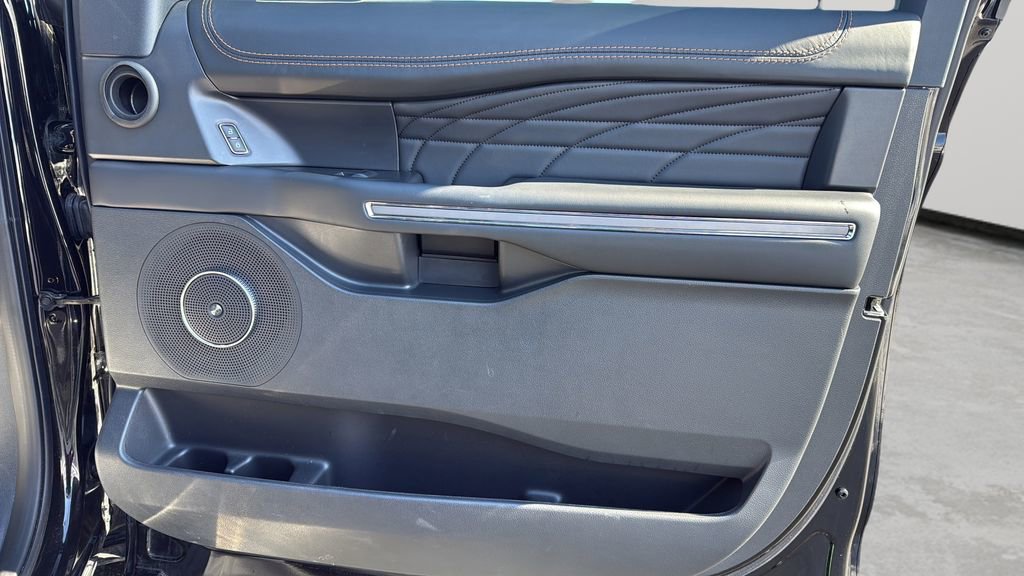 Used 2024 Ford Expedition Platinum AWD/4WD image 10