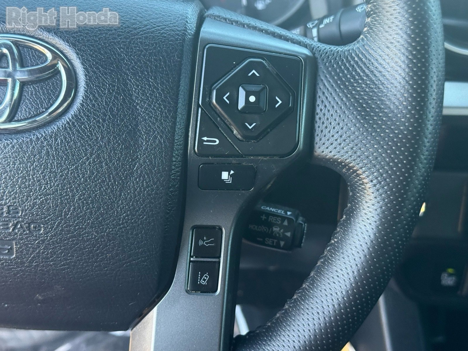 Used 2019 Toyota Tacoma TRD Sport w/ Technology Package image 16