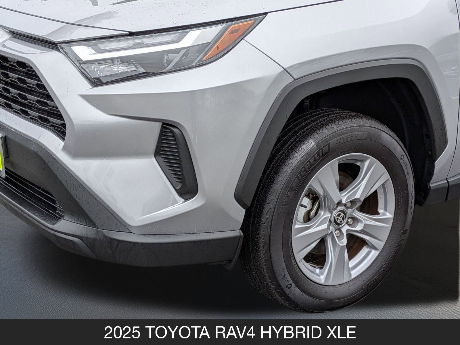 Used 2025 Toyota RAV4 XLE image 10