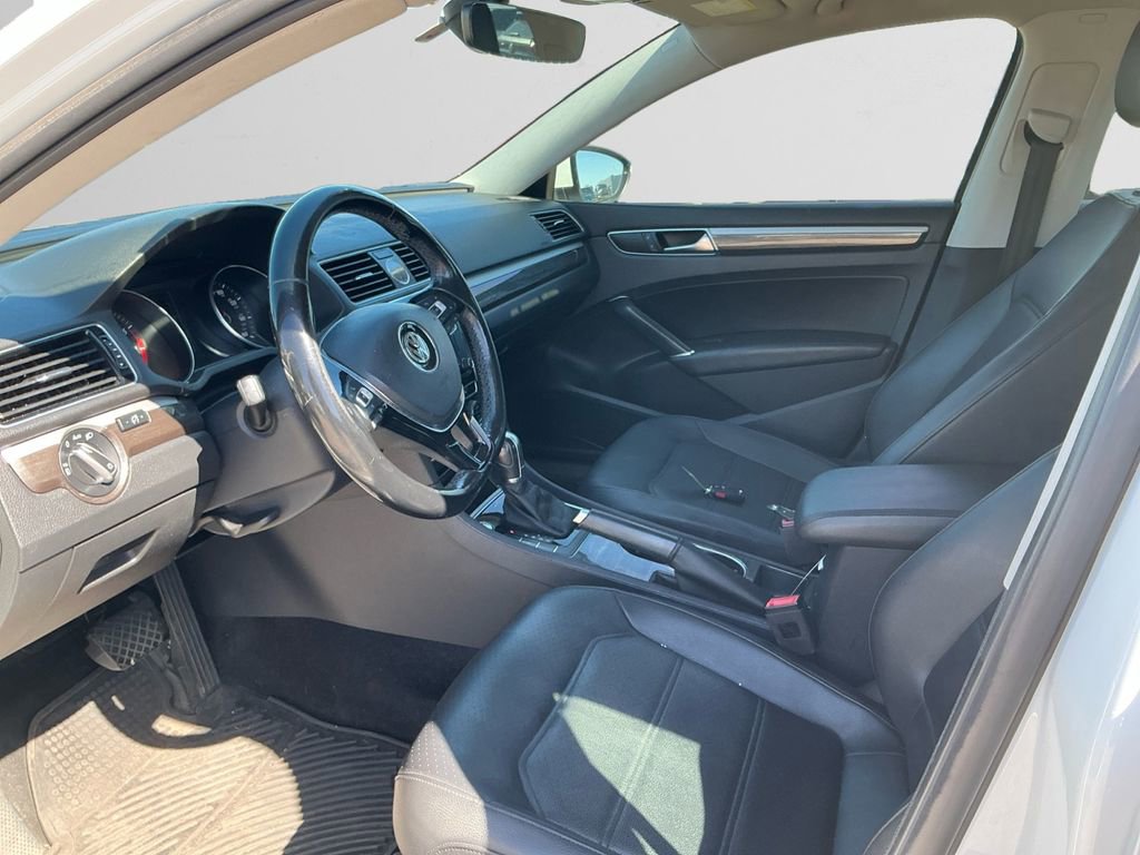 Used 2017 Volkswagen Passat 1.8T SE FWD image 9