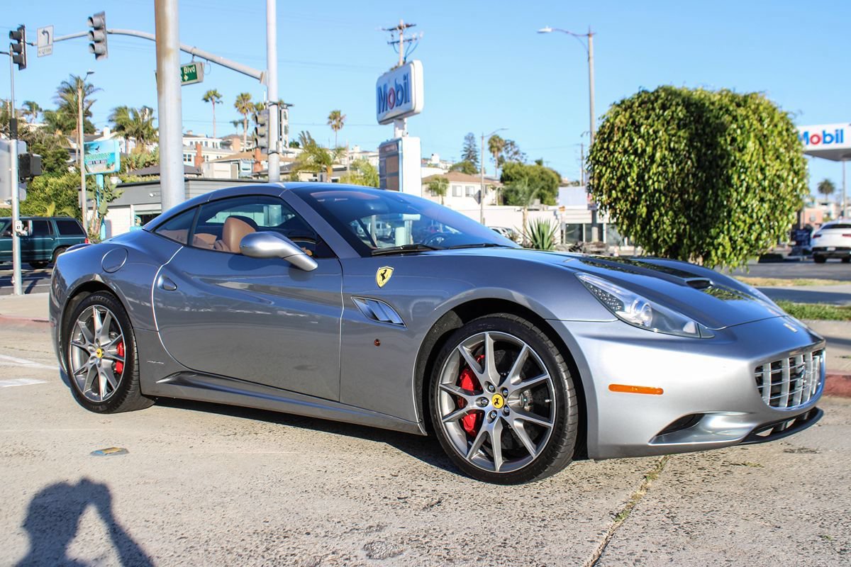 Used 2012 Ferrari California RWD image 44