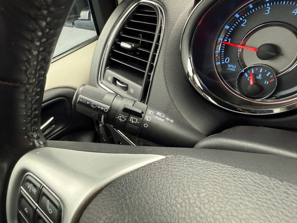 Used 2014 Chrysler Town & Country Touring image 23