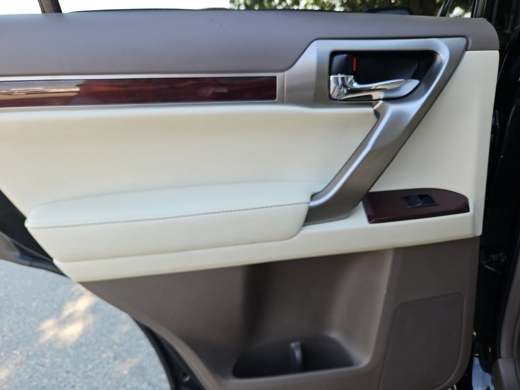 Used 2015 Lexus GX 460 w/ Premium Package AWD/4WD image 33