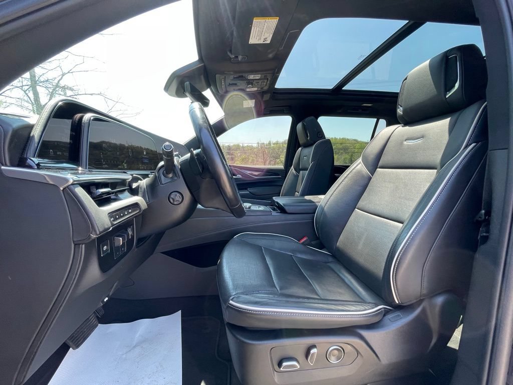 Used 2024 Cadillac Escalade Sport w/ LPO, ONYX Package AWD/4WD image 31