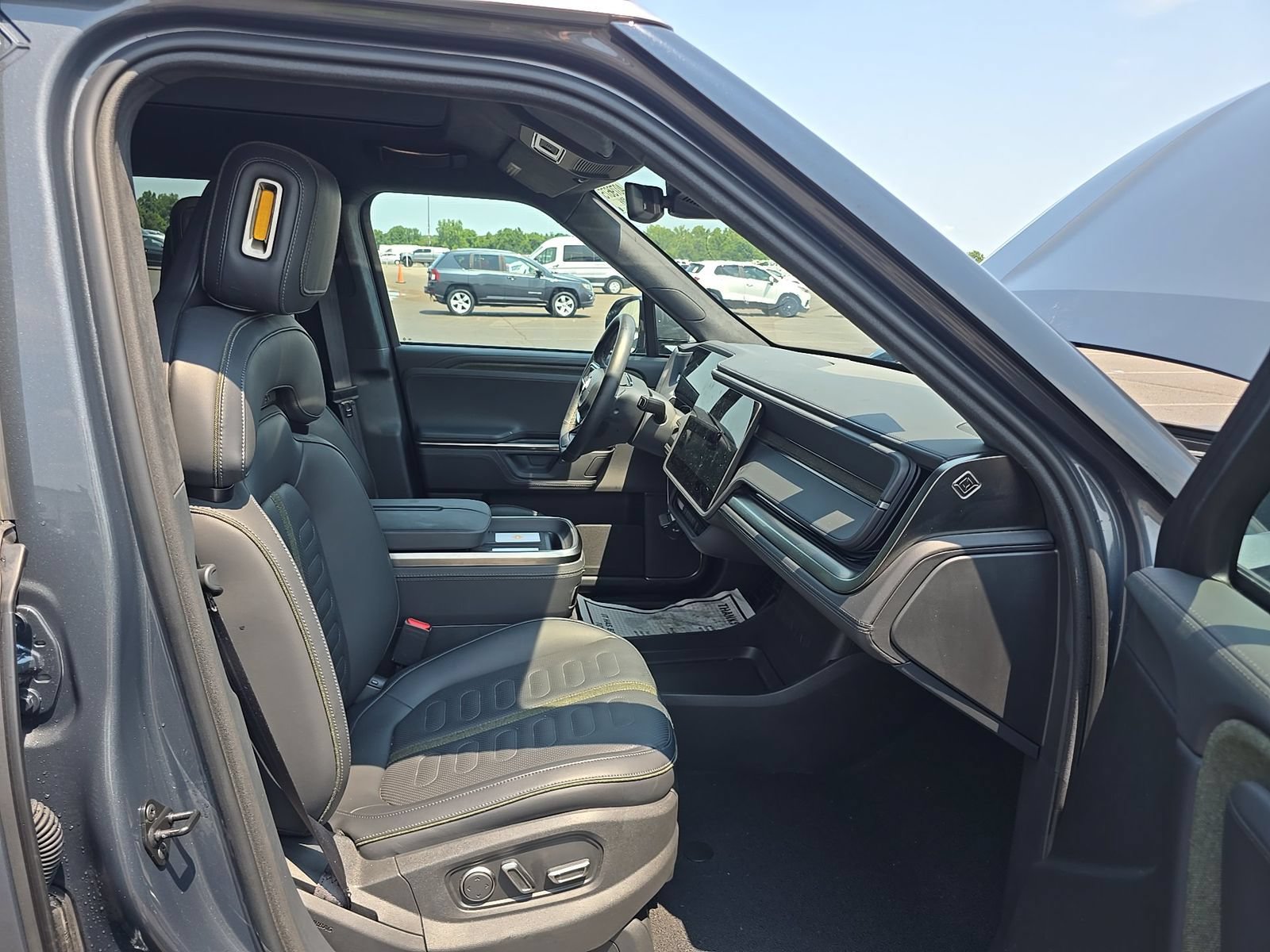 Used 2025 Rivian R1S Adventure Dual AWD/4WD image 17