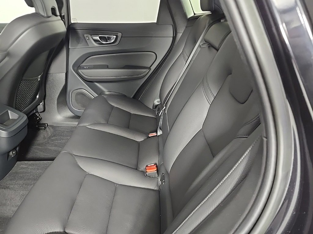 Certified 2023 Volvo XC60 B5 Plus w/ Climate Package image 13