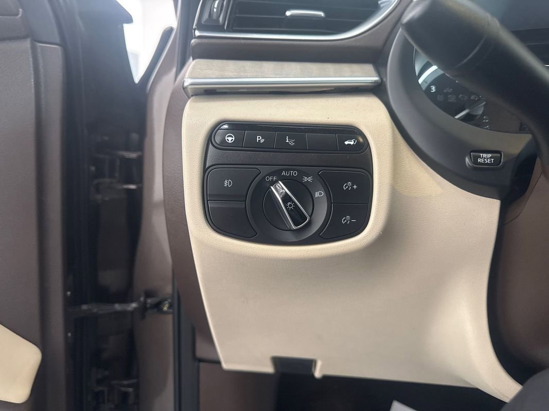 Used 2019 INFINITI QX50 Essential image 11