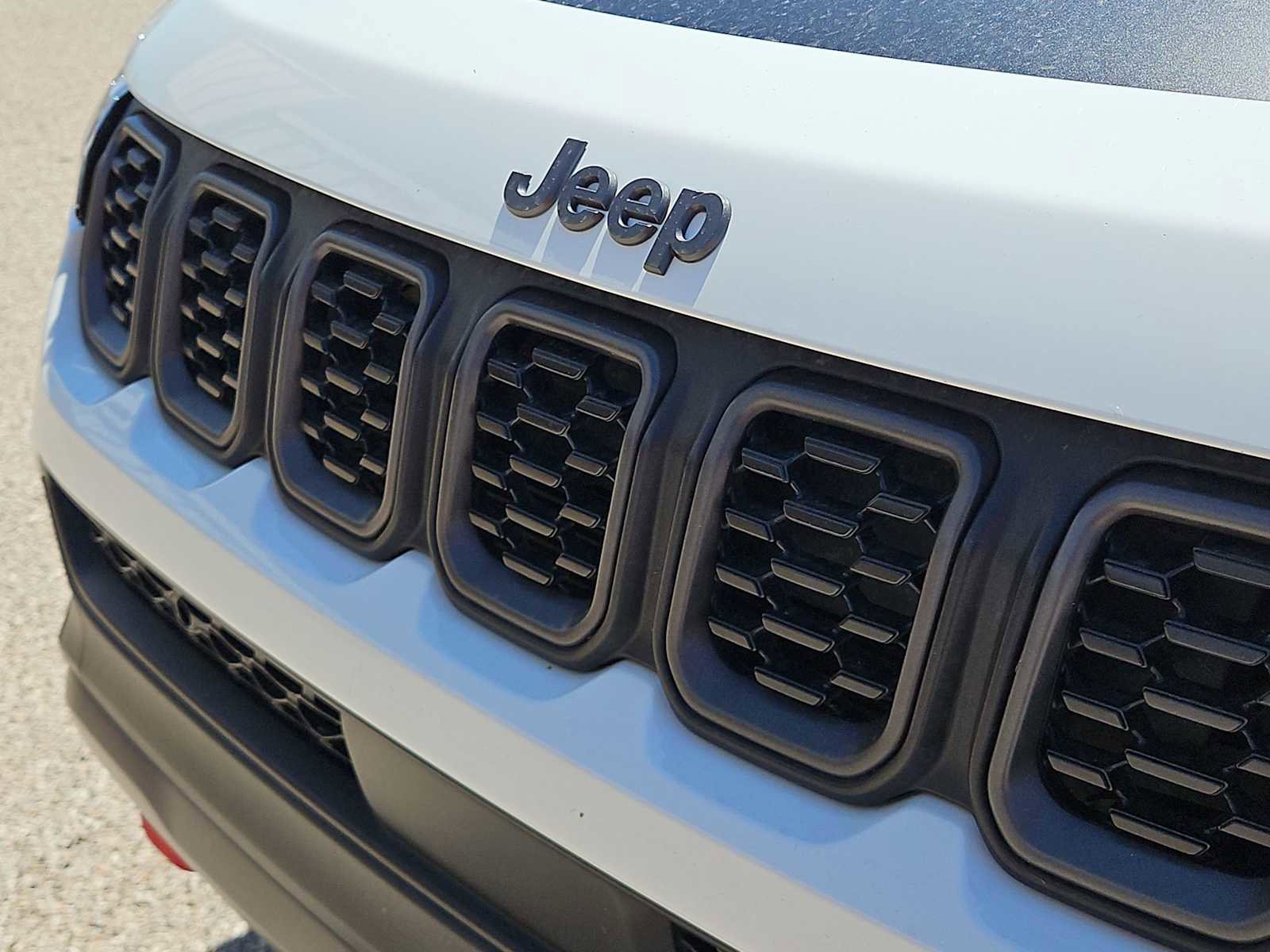 Used 2025 Jeep Compass Trailhawk AWD/4WD image 13