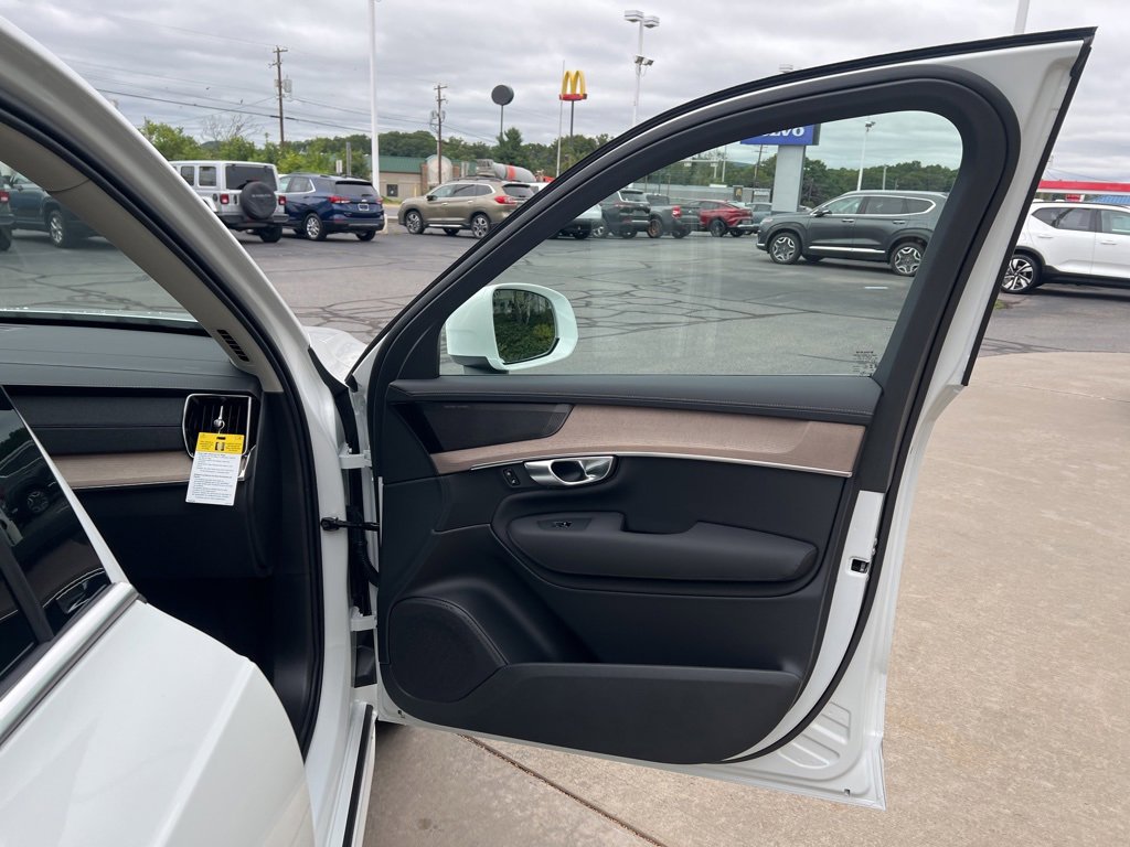 New 2026 Volvo XC90 B6 Plus w/ Protection Package Premier image 38
