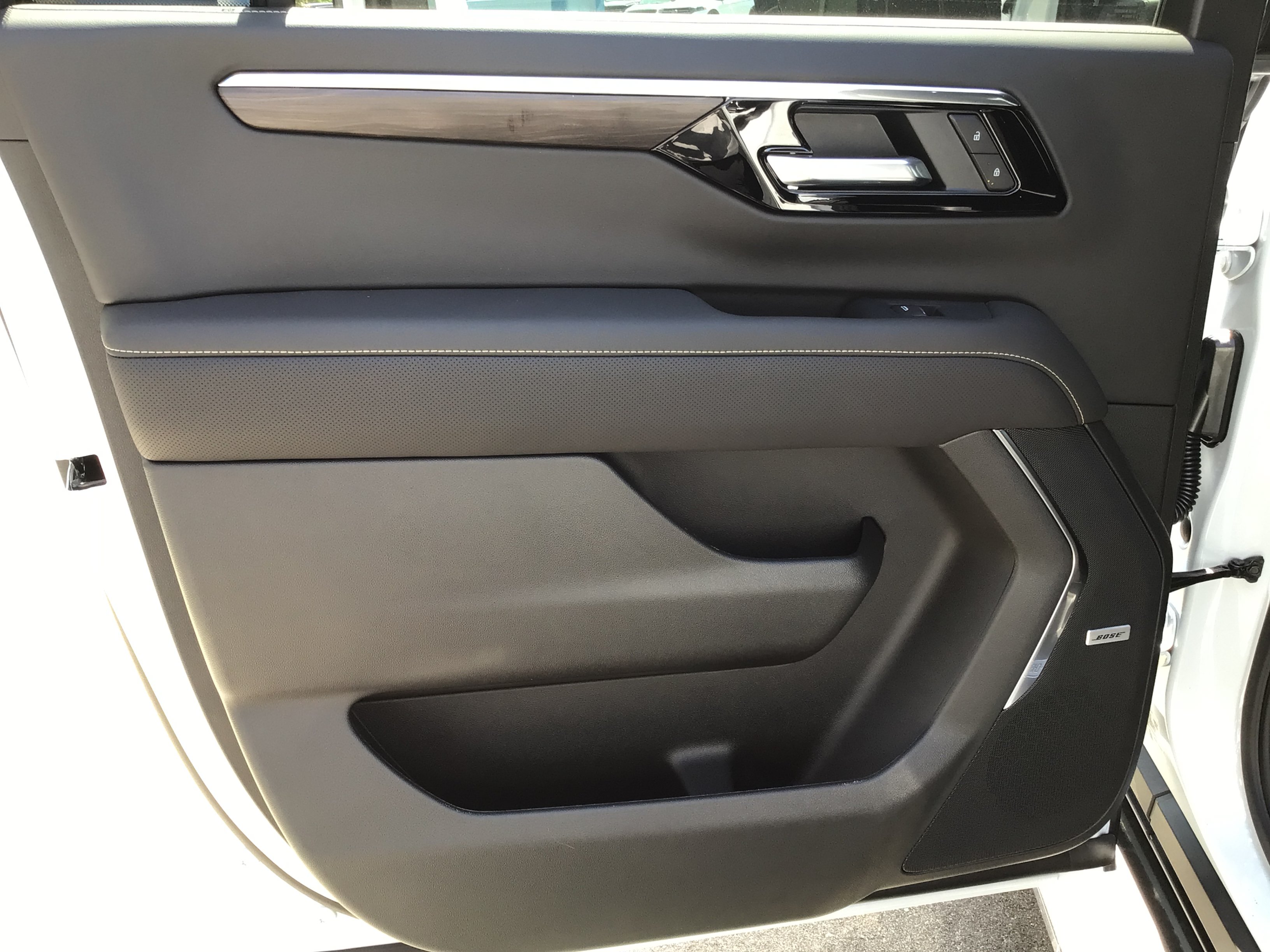 New 2026 Chevrolet Suburban Premier AWD/4WD image 33