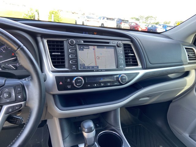 Used 2017 Toyota Highlander Limited Platinum AWD/4WD image 40