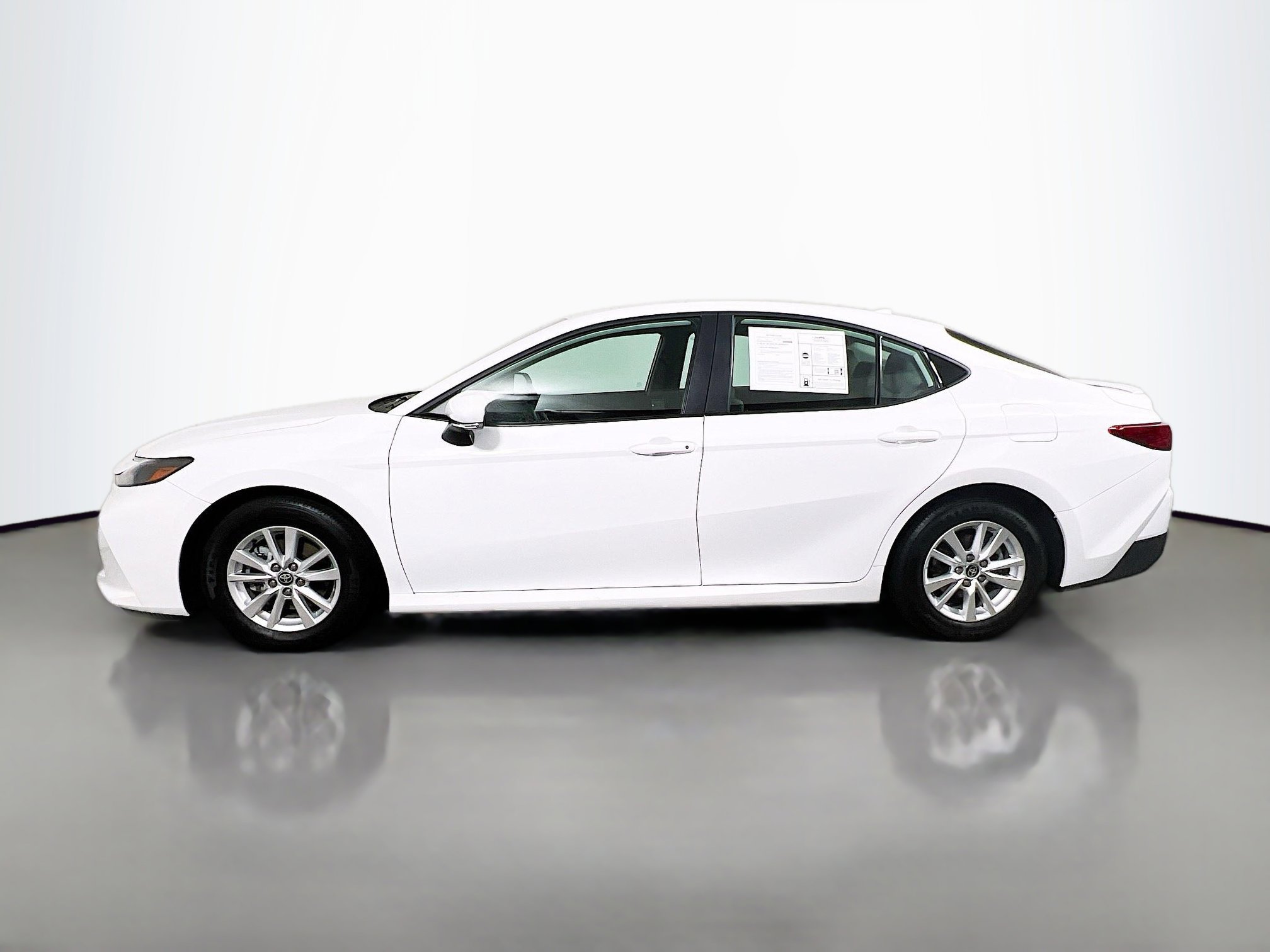 Used 2025 Toyota Camry LE w/ Convenience Package image 9