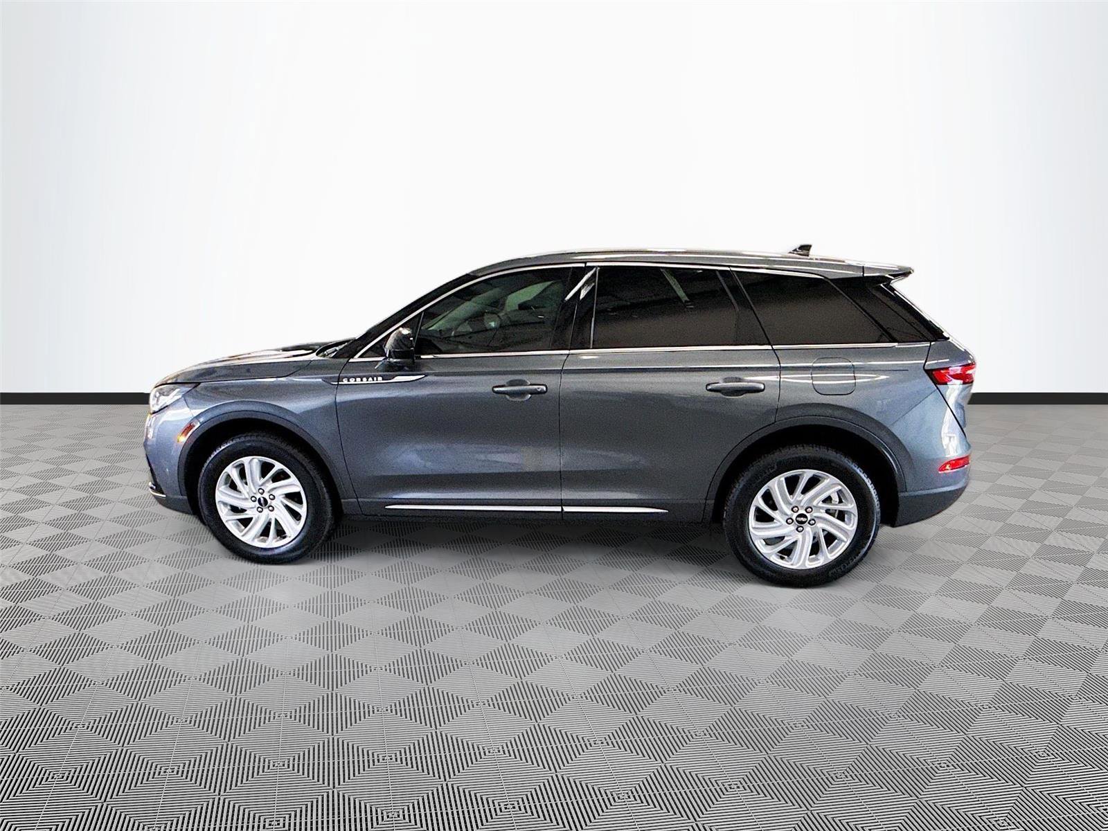 Used 2023 Lincoln Corsair AWD w/ Towing Package image 4