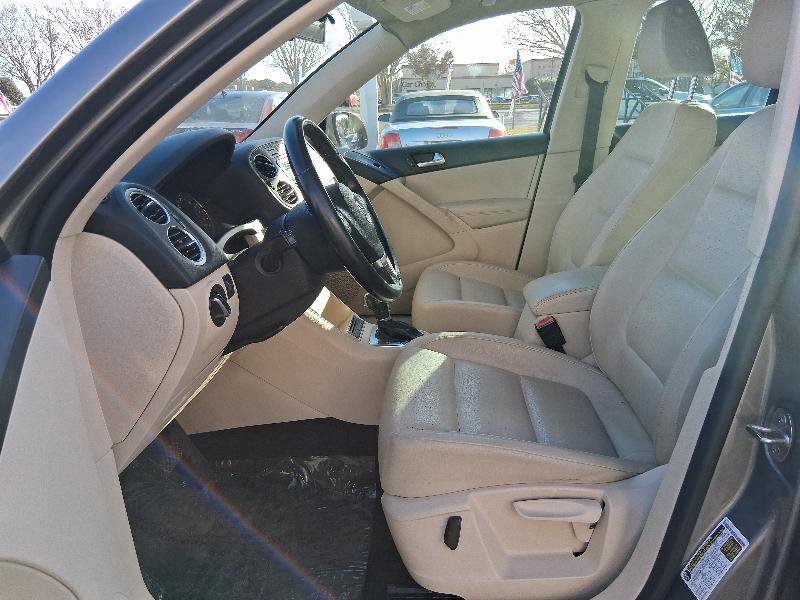 Used 2011 Volkswagen Tiguan S image 12