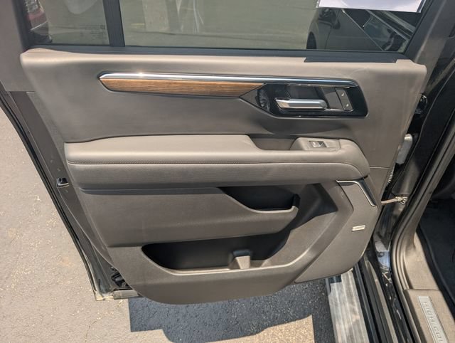 Used 2026 Chevrolet Suburban High Country AWD/4WD image 11