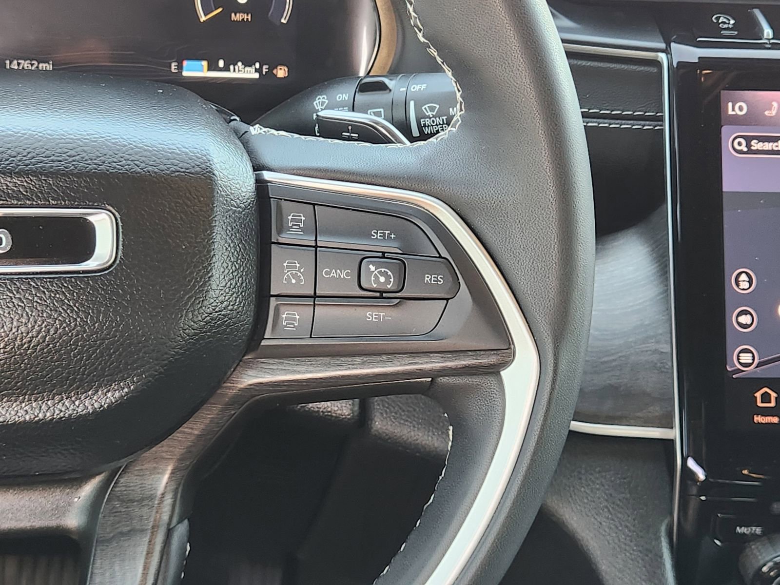 Used 2025 Jeep Grand Cherokee Limited image 30