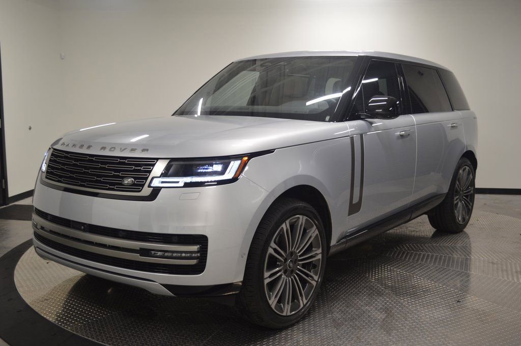 Used 2024 Land Rover Range Rover Long Wheelbase SE image 1
