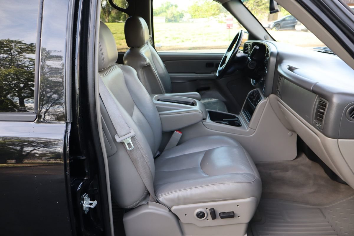 Used 2005 Chevrolet Avalanche Z71 w/ Sun And Sound Package AWD/4WD image 21