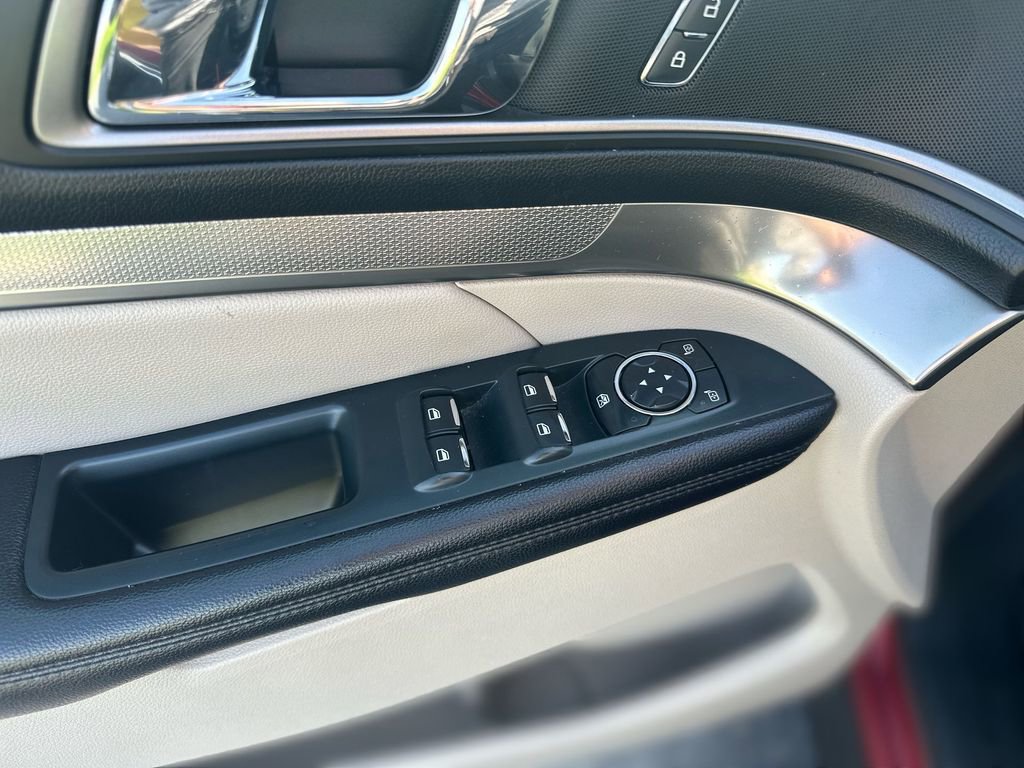 Used 2018 Ford Explorer XLT w/ Equipment Group 202A image 15