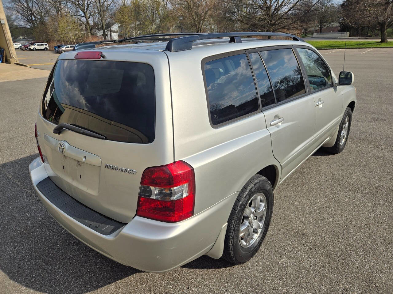Used 2005 Toyota Highlander 2WD V6 w/ 3rd Row image 11