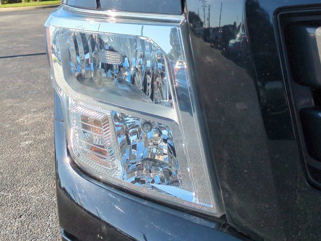 Certified 2022 Nissan Titan SV w/ SV Convenience Package image 11