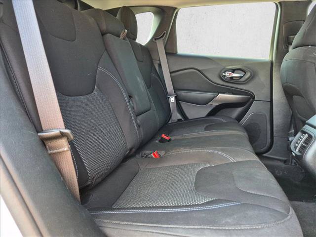 Used 2020 Jeep Cherokee Latitude FWD image 18