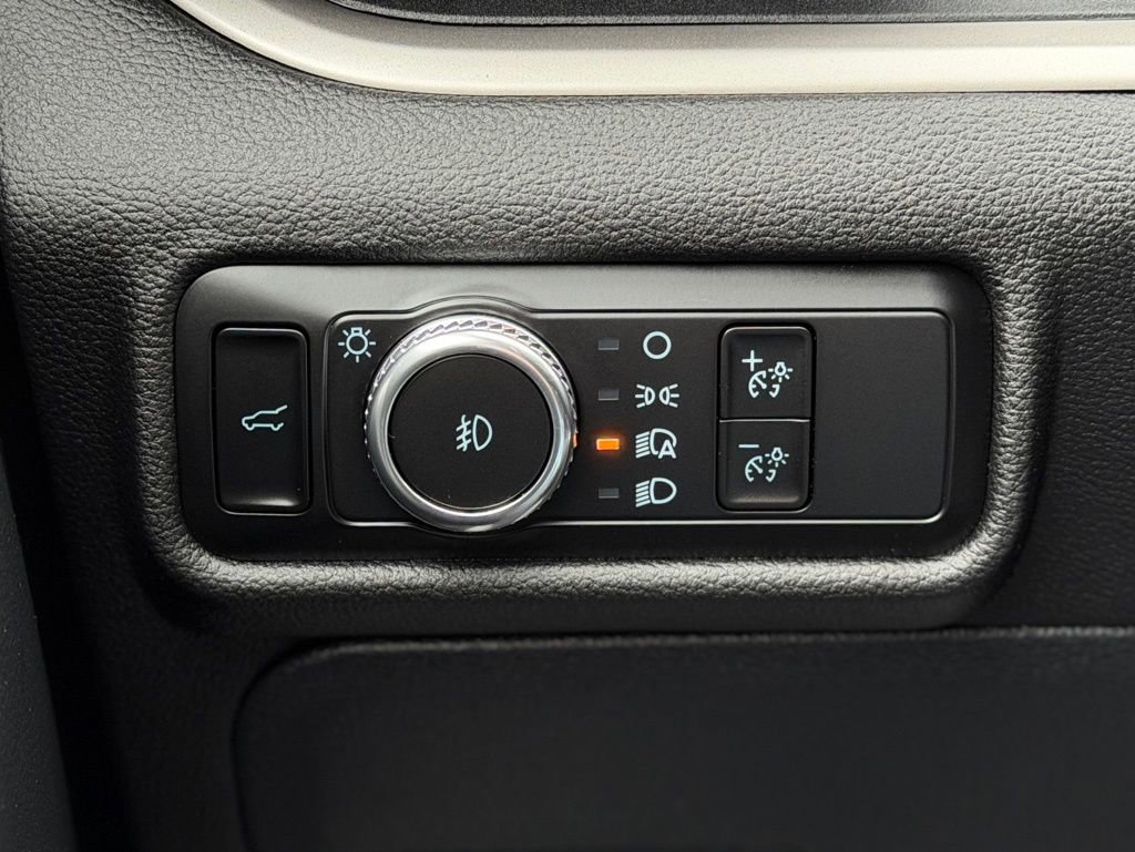 Used 2022 Ford Explorer XLT w/ Equipment Group 202A image 27