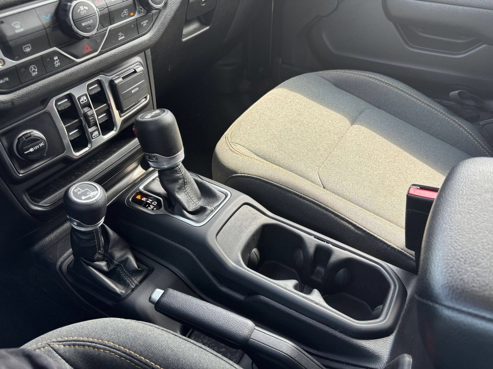 Used 2025 Jeep Wrangler Unlimited Sport AWD/4WD image 35